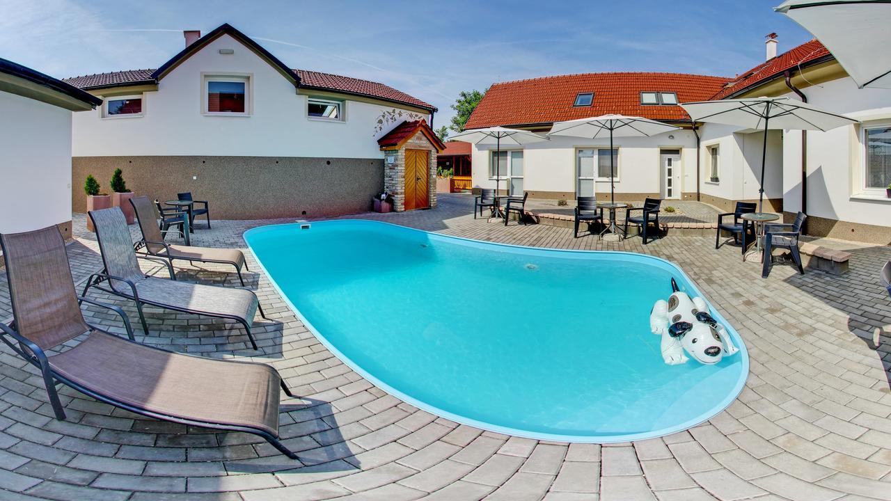 Penzion Kratochvil Dolni Dunajovice Ngoại thất bức ảnh